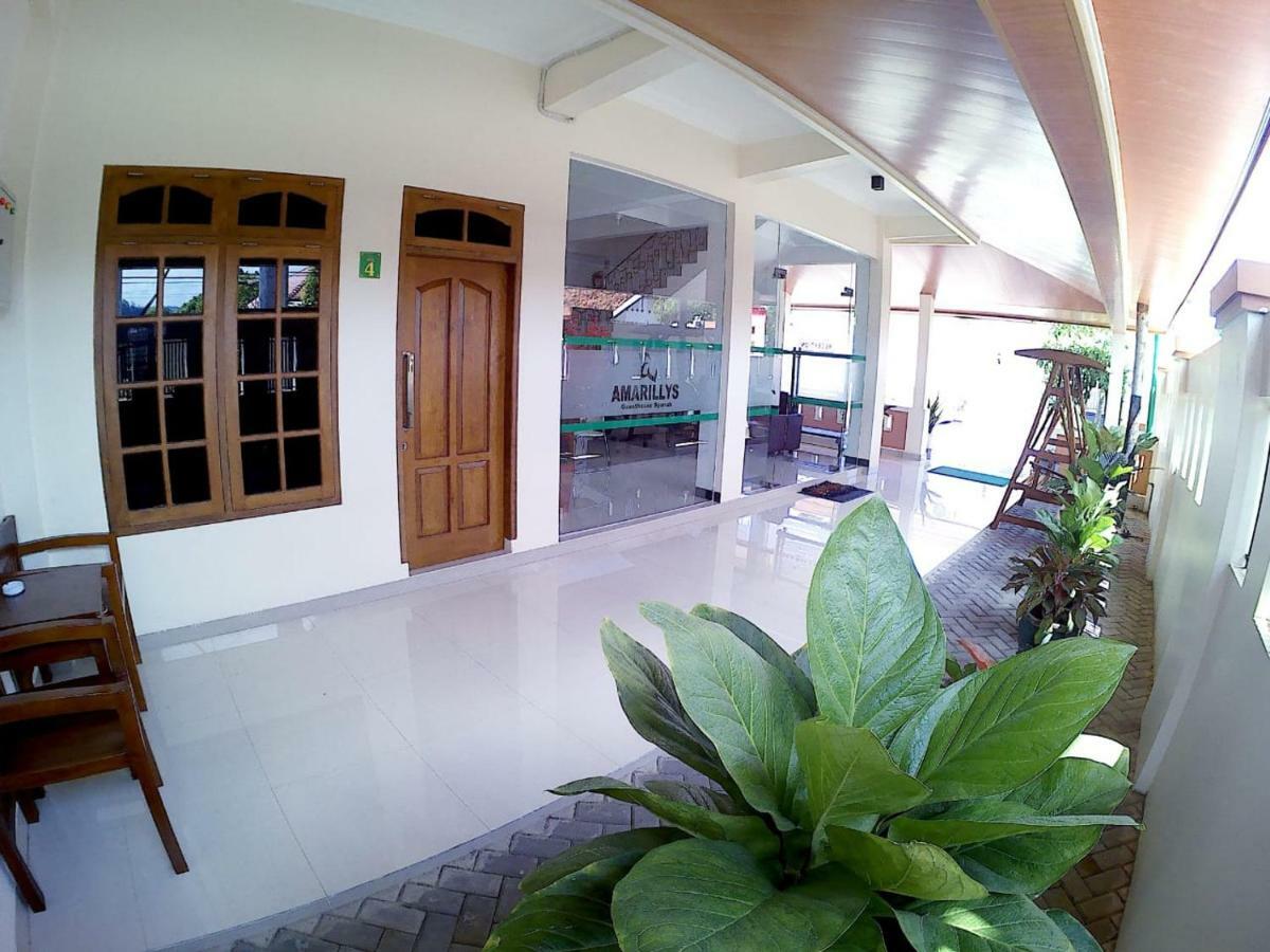 Amaryllis Guesthouse Syariah Pacitan Exterior foto